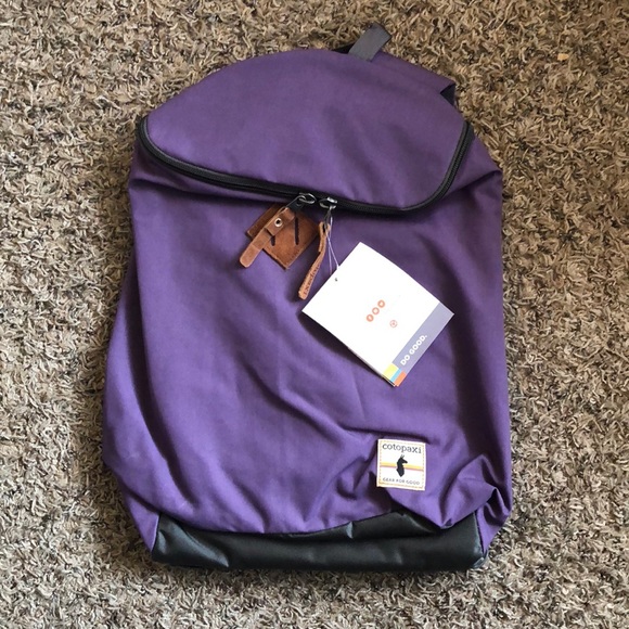 hiking daypack with hydration